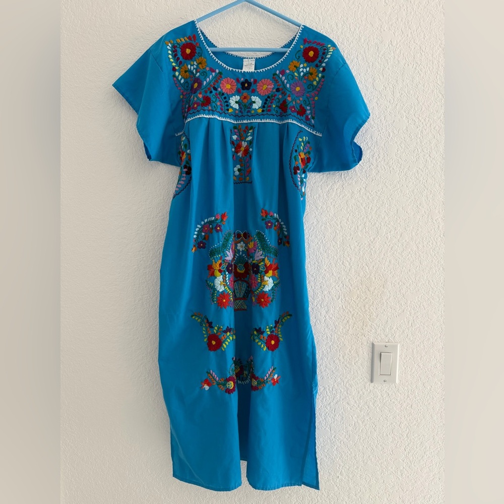 ✨ VINTAGE Authentic Mexican Hand-Embroidered Puebla Dress ✨